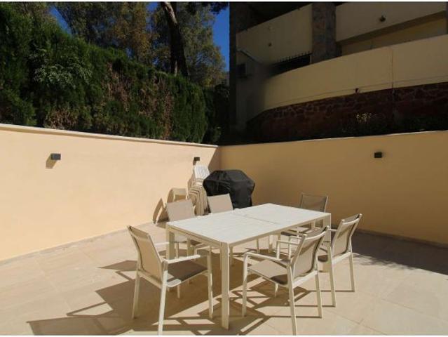 Villa reformada con piscina en ladera en el Cerrado de Calderón