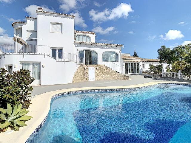 Villa reformada con vistas al mar en la zona residencial Kal. 428m² Cumbre del Sol