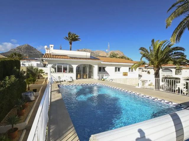 Villa reformada en una sola planta en La Nucía con impresion. 171m² La Nucía