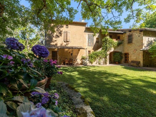 Villa ristrutturata con parco vicino a Siena Toscana 405m² Siena