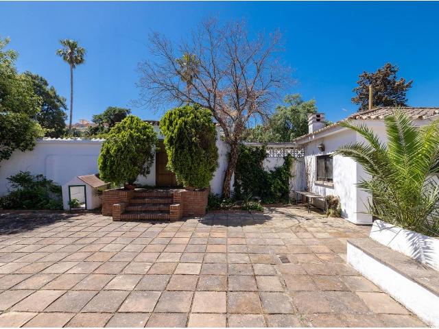Villa Rodeada De Jardines Y A Escasos Minutos De La Playa 355m² Algeciras