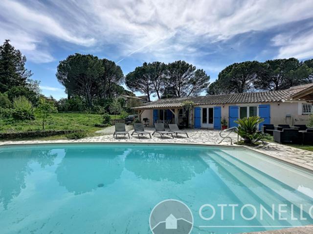Villa Roquebrune Sur Argens 4 pièces 106 m2 sur 1200 m2 de terrain avec piscine et garage