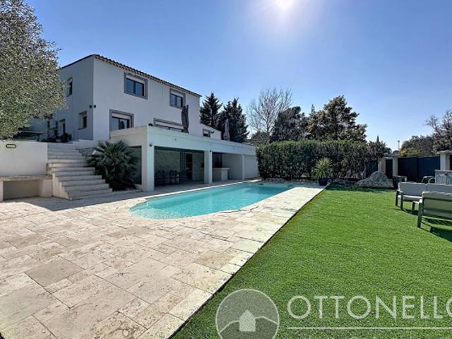 Villa Roquebrune Sur Argens 4 pièces 129,02 m2 sur 710 m2 de terrain avec piscine et garage