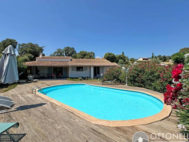 Villa Roquebrune Sur Argens 5 pièces 119,83 m2 sur 1300 m2 avec piscine, garage et abri voiture