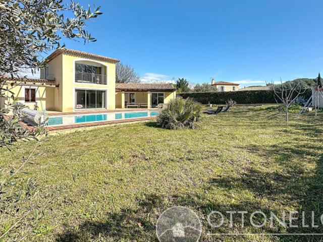 Villa Roquebrune Sur Argens 6 pièces 187,58 m2 sur 1500 m2 de terrain avec piscine