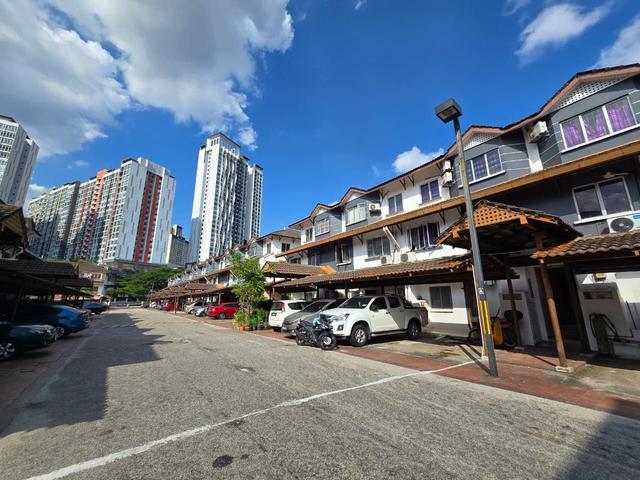 Villa Ros Townhouse Tampoi Indah 4 bedrooms partial furnished gng