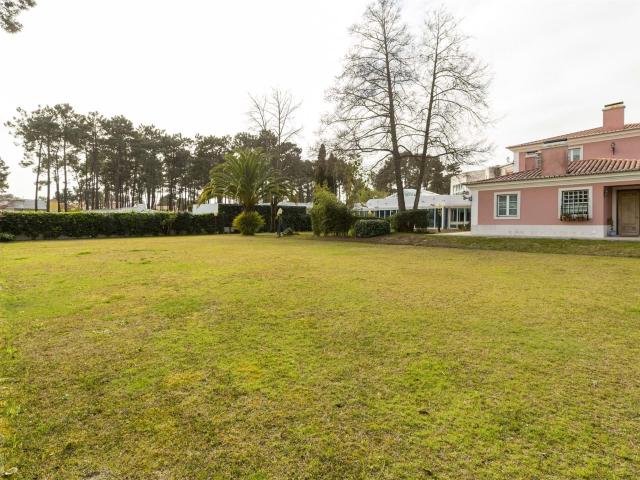 Villa Rosales Moradia V6 na Verdizela 663m² Corroios