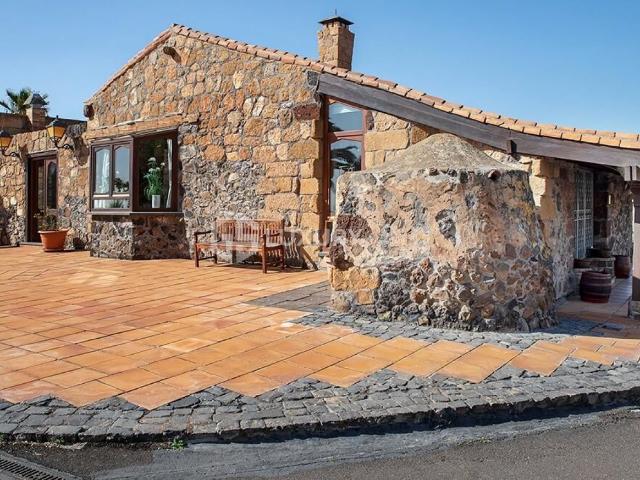 Villa rural de carácter único en Tenerife. En Gs Luxury pres. 350m² Arona