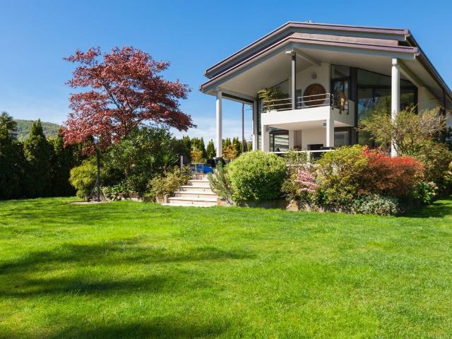 Villa Schnebli Luxuriöse Villa am See mit Nebengebäude und Swimmingpool