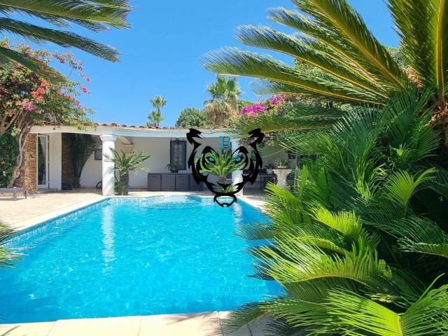 Villa Sainte Maxime 5 minutes des plages à pied 290 m². 294m² Sainte Maxime