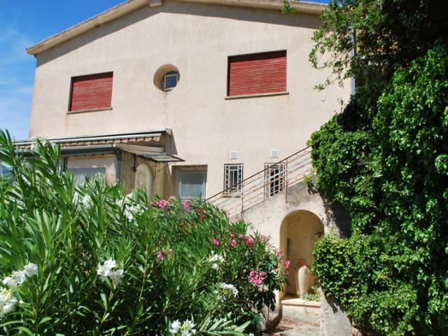 VILLA SALERNES