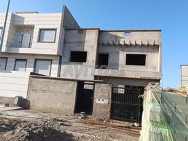 Villa semi fini derrière l'ENSA