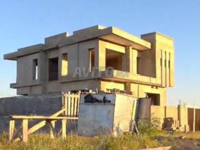 Villa semi finie à vendre à Riad Jnan Kénitra