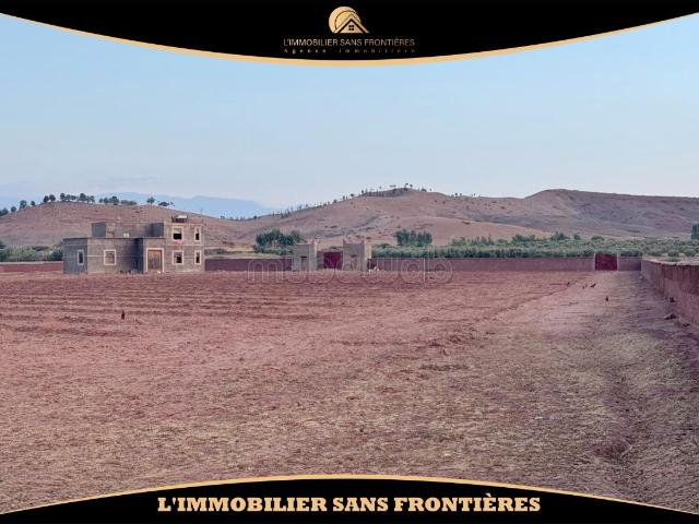 Villa semi finie 1 ha 4334 m² à vendre – Route d’Aït Ourir, Marrakech