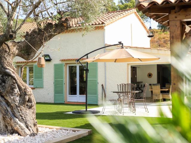 Villa secteur calme, vue dégagée collines 83230 Bormes les mimosas