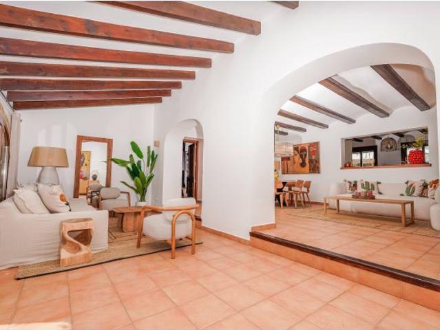 VILLA SERENA · JARDÍN MEDITERRÁNEO, PRIVACIDAD Y ESTILO DE VIDA EN LA LLUCA, JÁVEA
