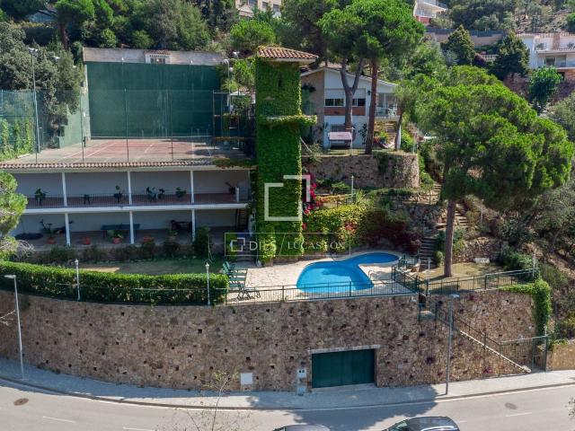 Villa señorial en venta en Cala Canyelles, Lloret de Mar. Se. 354m² Lloret de Mar