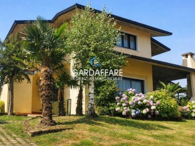 VILLA SINGOLA A POCHI PASSI DAL LAGO A MANERBA DEL GARDA