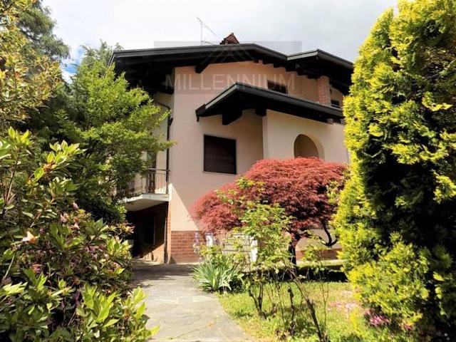 Villa singola Arona. Rif.: ar950ir