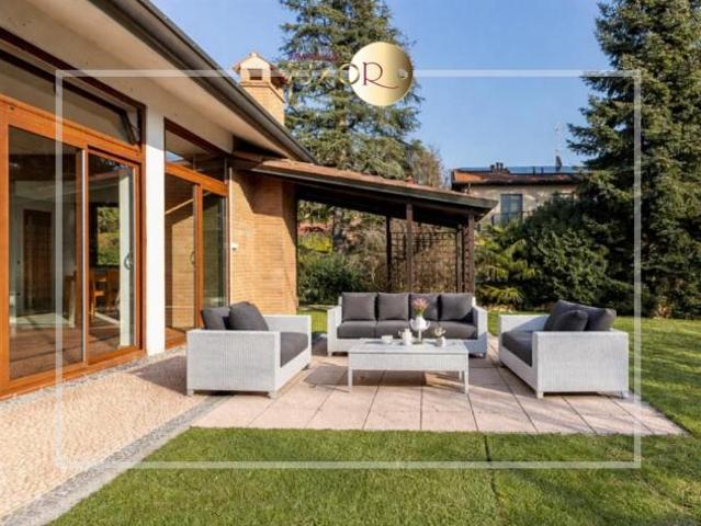 Villa singola con giardino a Sirtori