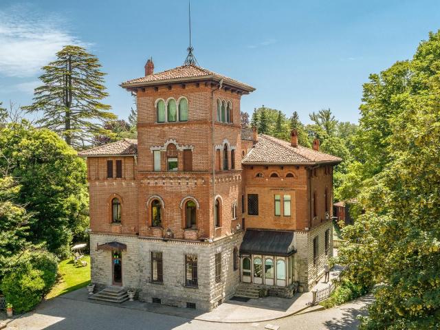 Villa singola di 1400 m2 a Varese 1400m² Varese