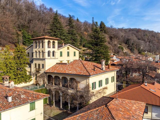Villa singola di 1100 m2 a Castello Cabiaglio 1100m² Castello Cabiaglio