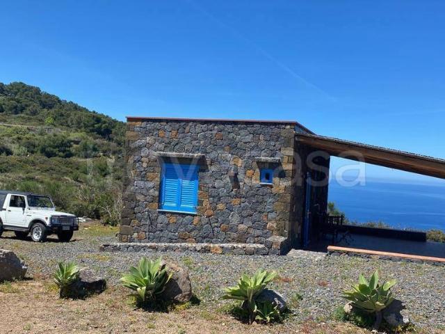 Villa singola in affitto a Ustica