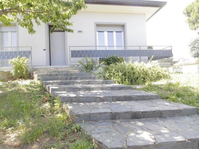 Villa singola in affitto a Cerro Maggiore via Damiano Chiesa, 25, Cantalupo