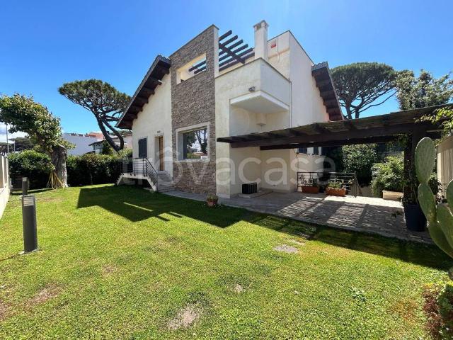 Villa singola in affitto a Fiumicino via Bussana, 75, Fregene