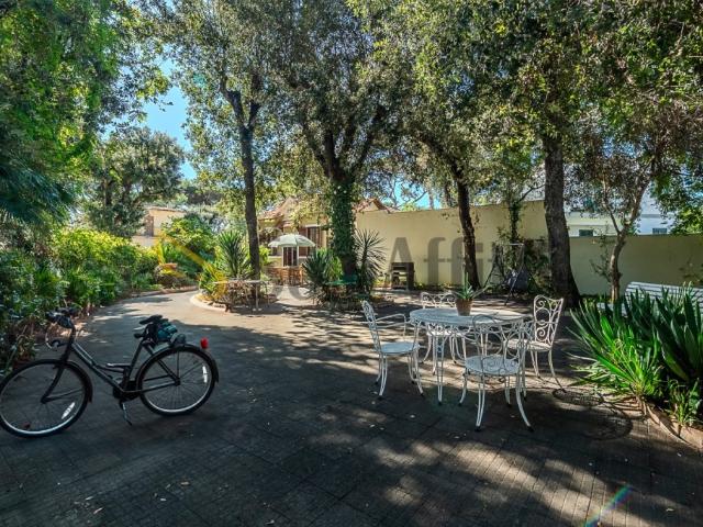 Villa singola in affitto a Fiumicino via Roseto degli Abruzzi, Fregene