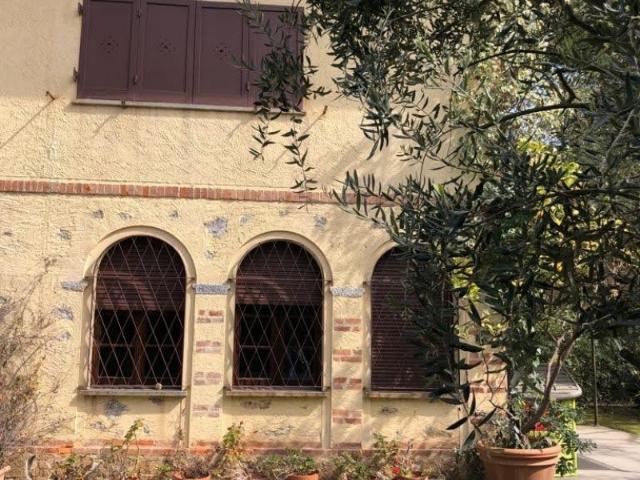 Villa Singola in Affitto a Forte Dei Marmi