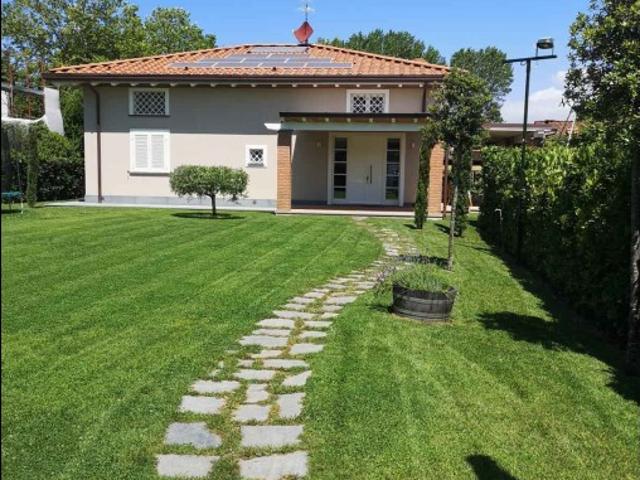 Villa Singola in affitto a Forte Dei Marmi Vittoria Apuana