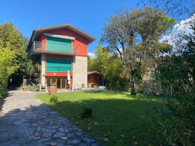 Villa Singola in affitto a Forte Dei Marmi Vittoria Apuana