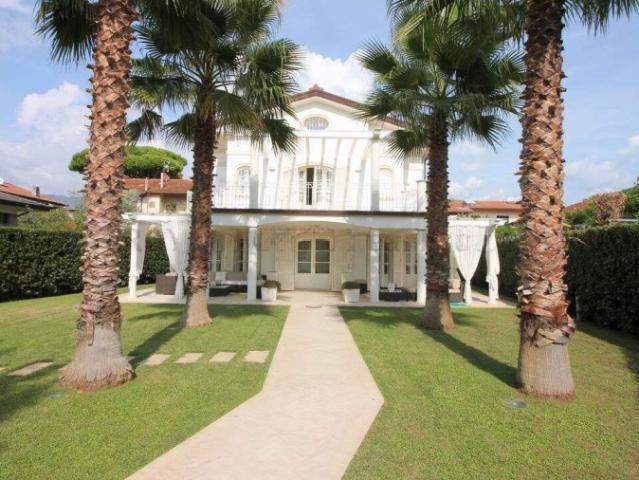 Villa Singola in affitto a Forte Dei Marmi Vittoria Apuana