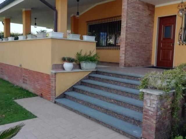 Villa Singola in affitto a Forte Dei Marmi Vittoria Apuana