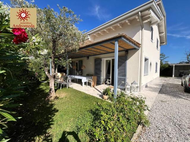Villa singola in affitto a Forte dei Marmi via Francesco Carrara