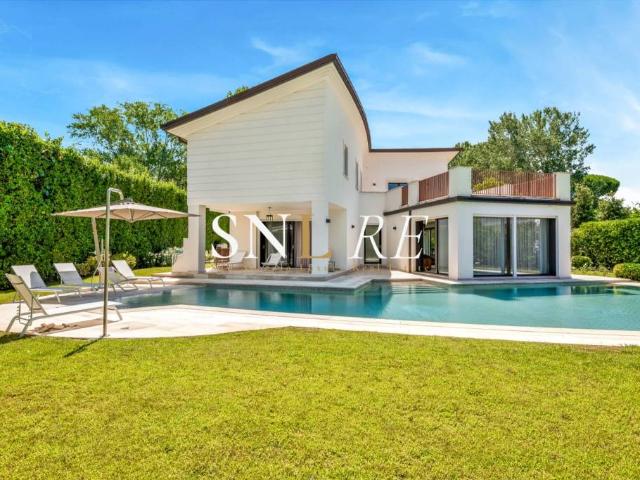 Villa singola in affitto a Forte dei Marmi via Gorizia