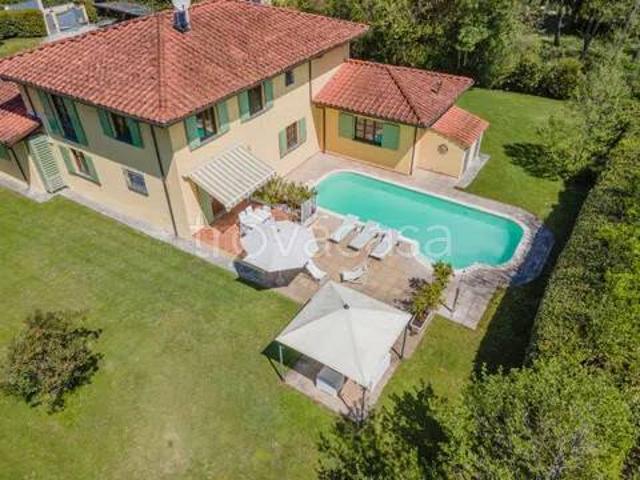 Villa singola in affitto a Forte dei Marmi via Leonardo Da Vinci
