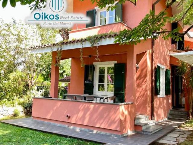 Villa singola in affitto a Forte dei Marmi via Raffaele De Grada, 44