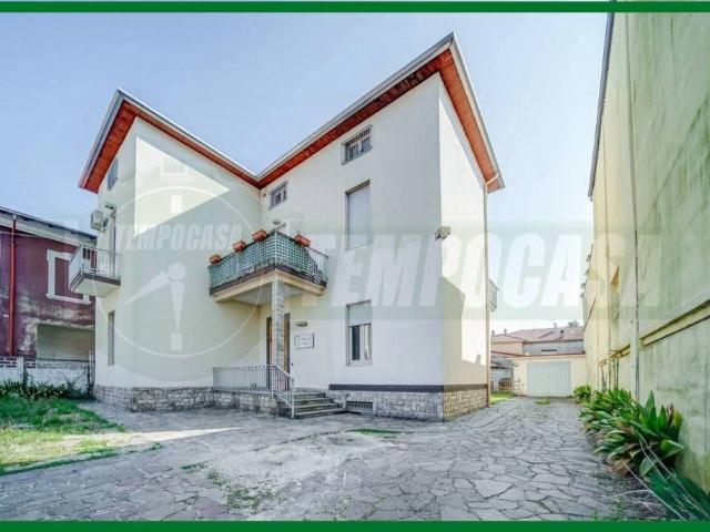 Villa singola in affitto a Gallarate via Giovanni Jacopo Rossi, Cascinetta