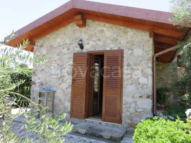 Villa singola in affitto a Gianola, Formia