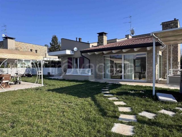 Villa singola in affitto a Manerba del Garda, Montinelle