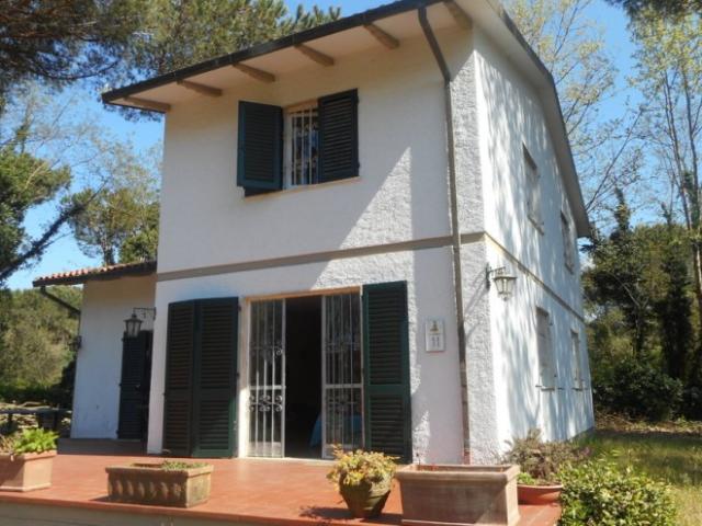 Villa singola in affitto a Massa