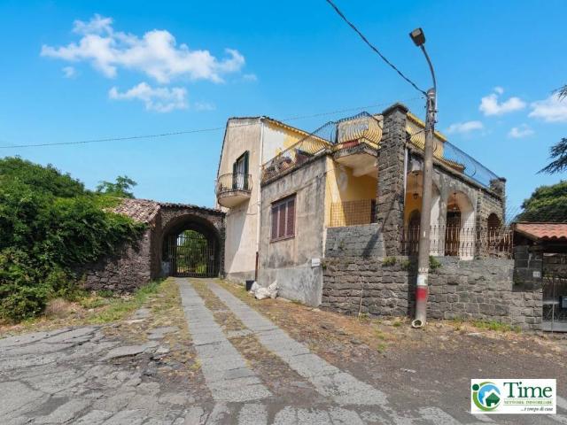 Villa singola in affitto a Pedara via Tarderia, 169