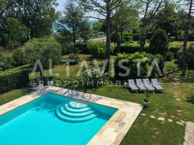 Villa singola in affitto a Peschiera del Garda via Bassanella