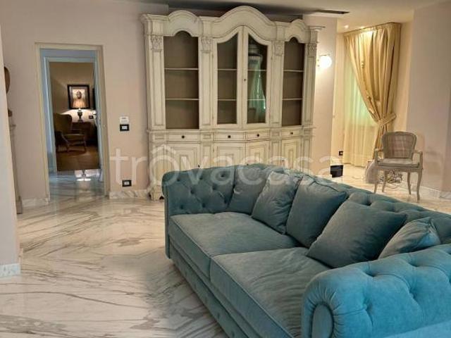 Villa singola in affitto a Pietrasanta via Giosuè Carducci, 11