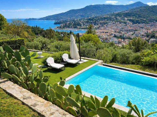 Villa singola in affitto a Rapallo, San Maurizio Montallegro