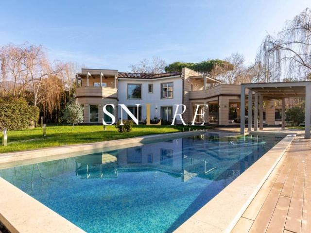 Villa singola in affitto a Roma Imperiale, Forte dei Marmi