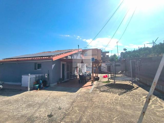 Villa singola in affitto ad Apriglianello, Crotone