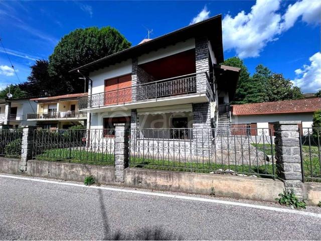 Villa singola in vendita a Taino via Trieste, 19